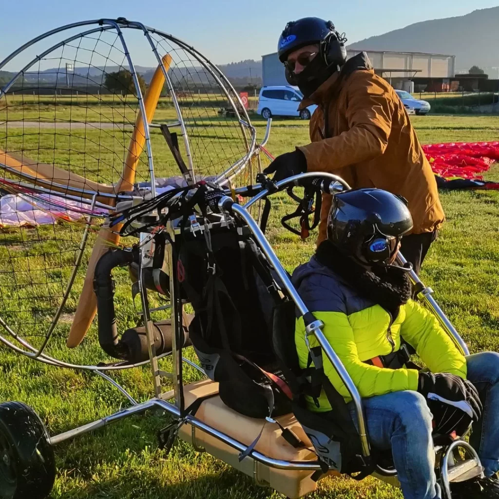 Experiència en paramotor: vol panoràmic per gaudir del paisatge des de l’aire