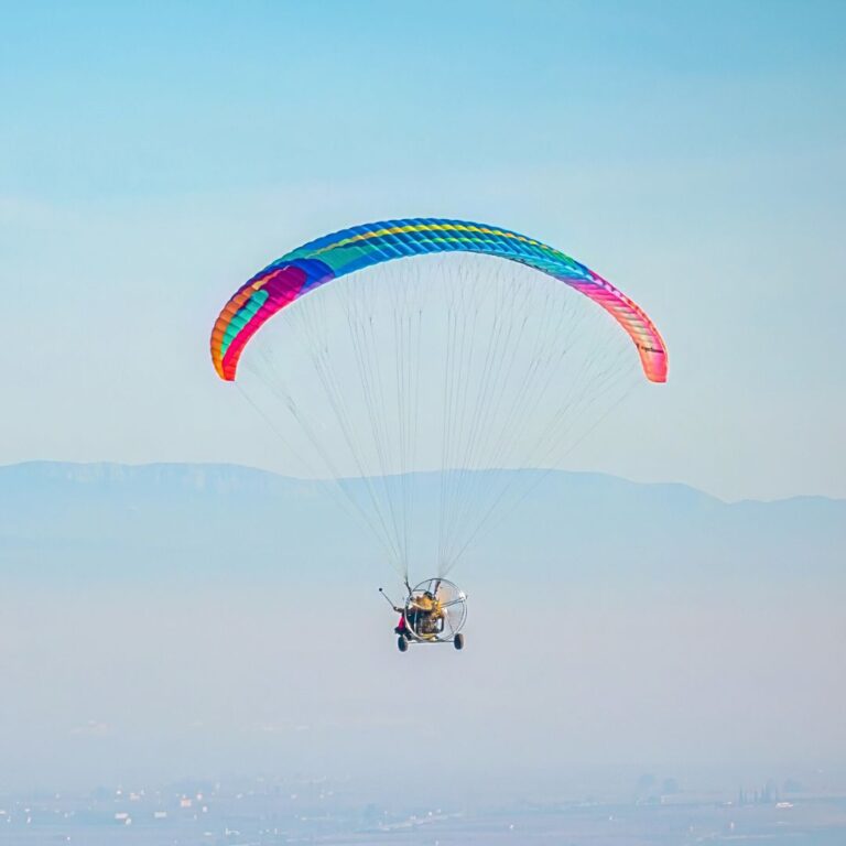 Aventura romàntica en paramotor: vol a l’alba per a parelles