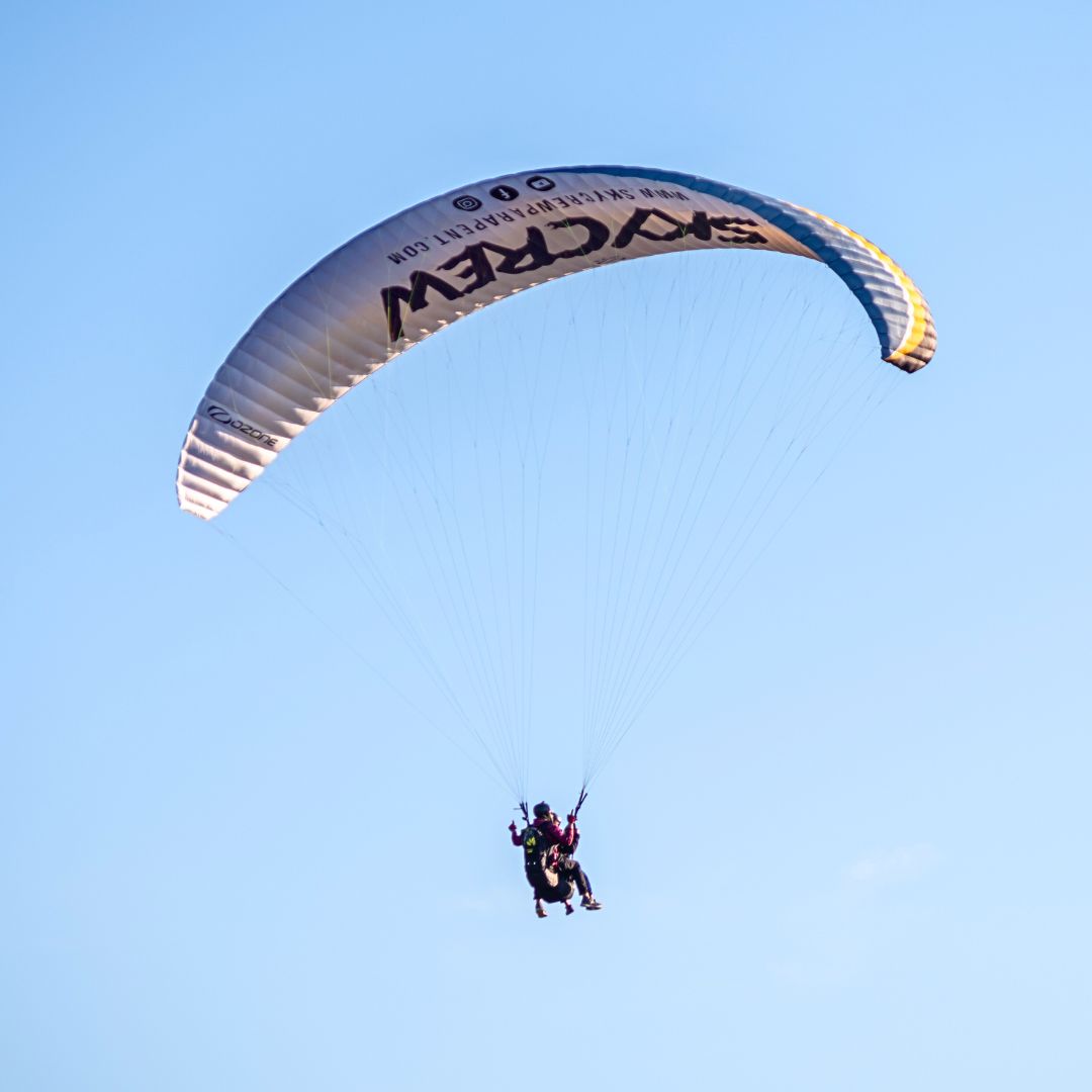 Regala un vol en parapent a prop de Barcelona: emoció assegurada