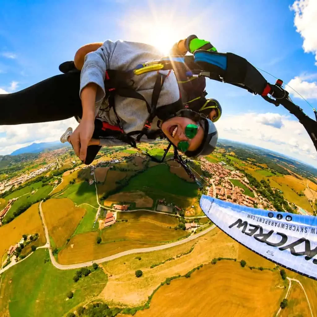 Descobreix el vol en parapent acrobàtic amb SkyCrew Parapent