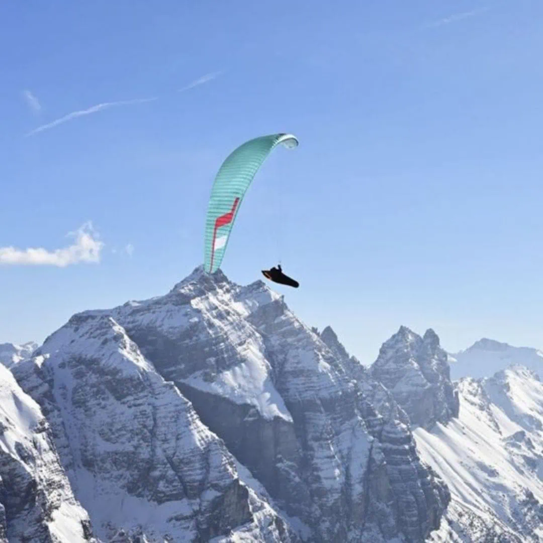 Descobreix 10 idees genials per seguir volant en parapent a l'hivern