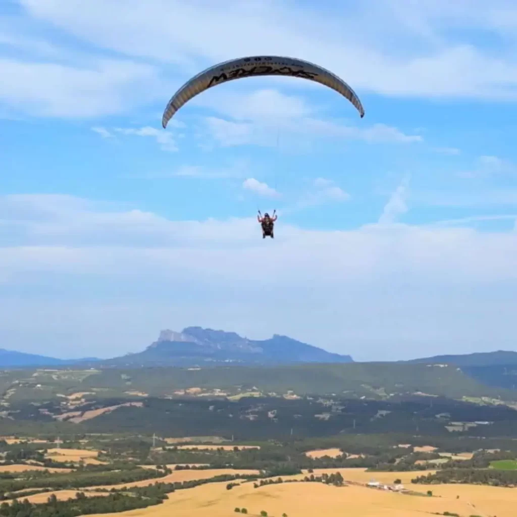 Bones pràctiques a la natura en zona d’enlairament de parapent a Òdena